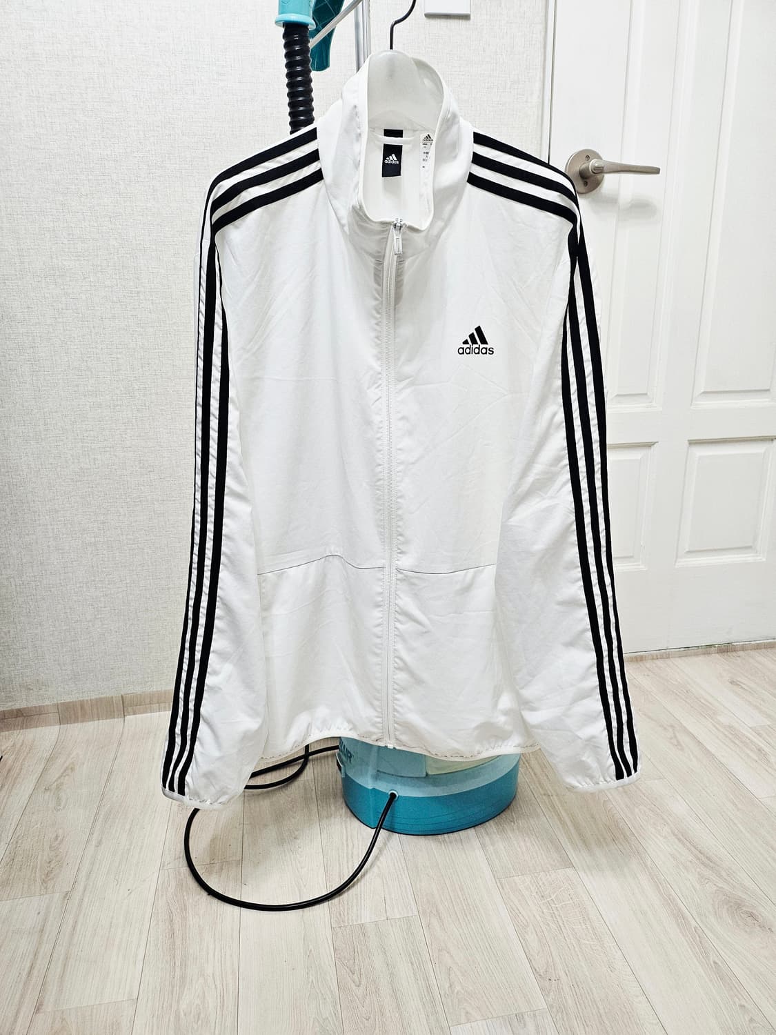 (100~110)L☆초대장급☆ 아디다스 에센셜 3st우븐 [흰검] 트랙탑 상품이미지1