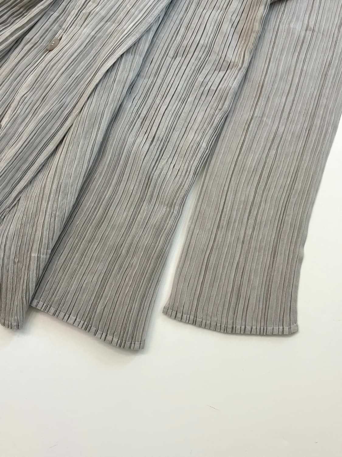 Issey Miyake 이세이미야케 라이트그레이 플리츠 가디건 상품이미지7