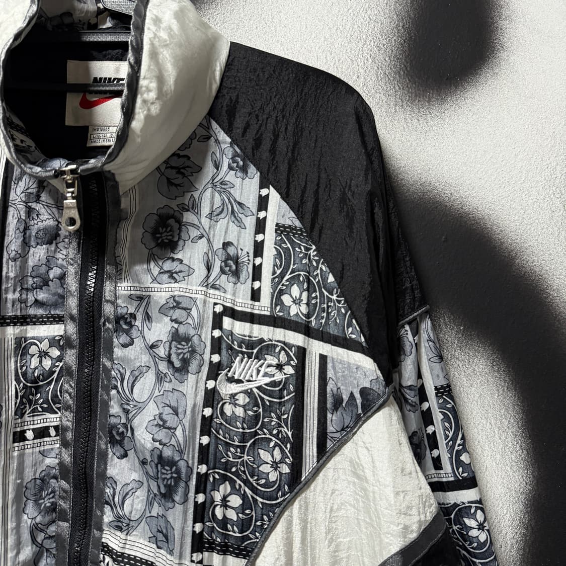 나이키 올드스쿨 플라워 자카드 풀 패턴 윈드브레이커 자켓 상품이미지3