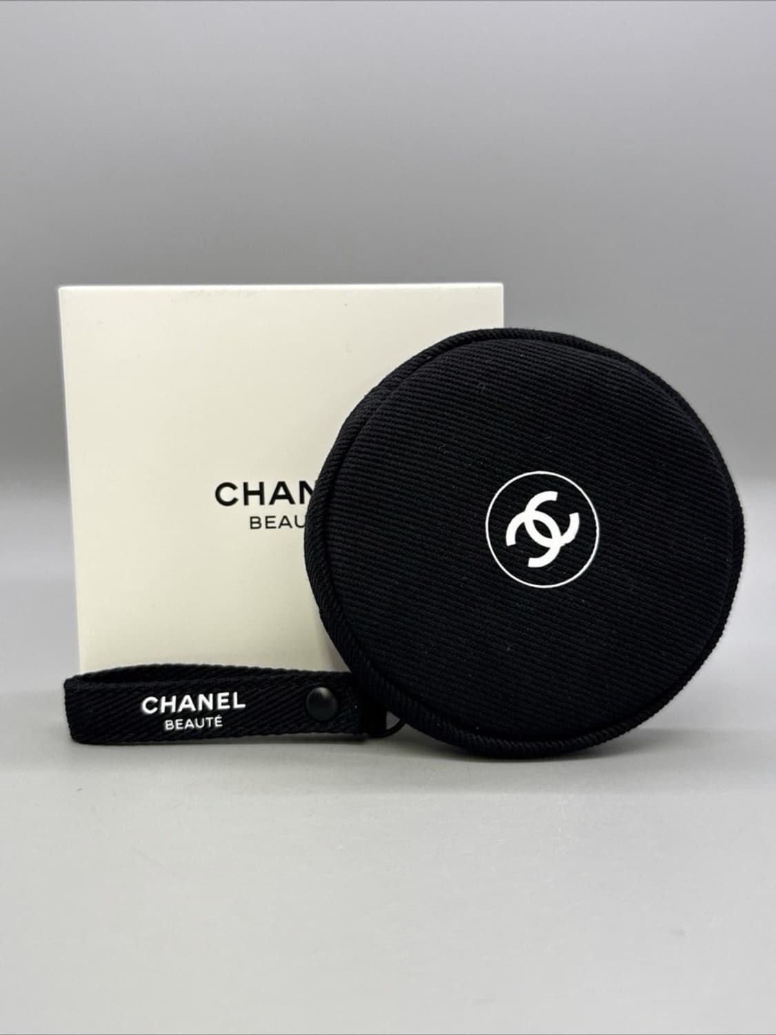 샤넬뷰티  블랙원형 미니파우치 동전지갑 스트랩  상품이미지1