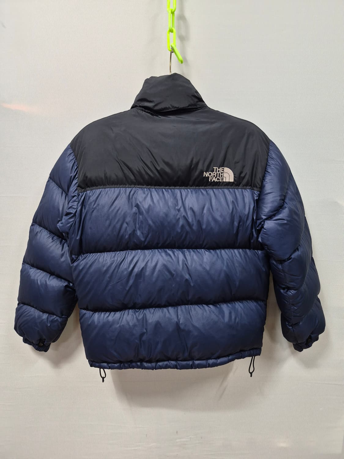 노스페이스 눕시 700 패딩 블랙/네이비 90 상품이미지2