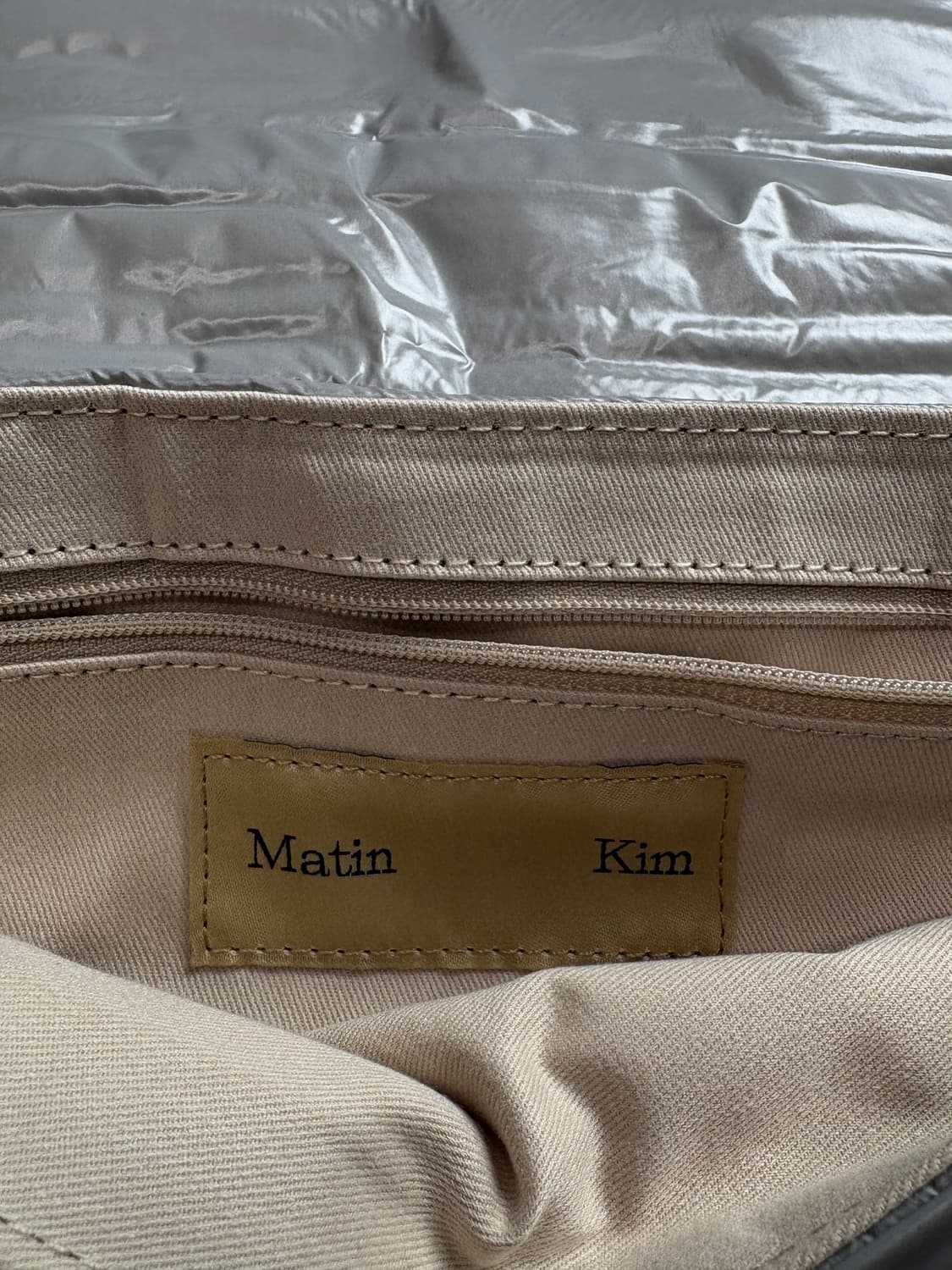 마뗑킴 미들 패딩 숄더 백 라이트 그레이 2919 상품이미지5