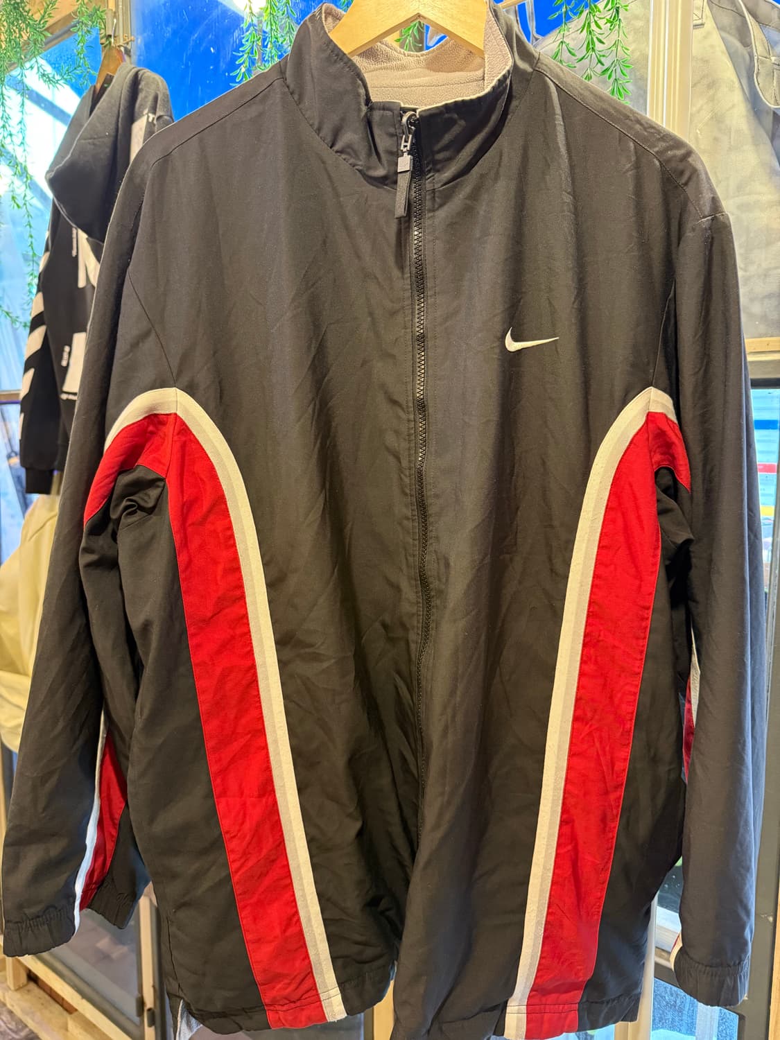 나이키 검정 흰빨 배색 바람막이 상품이미지1