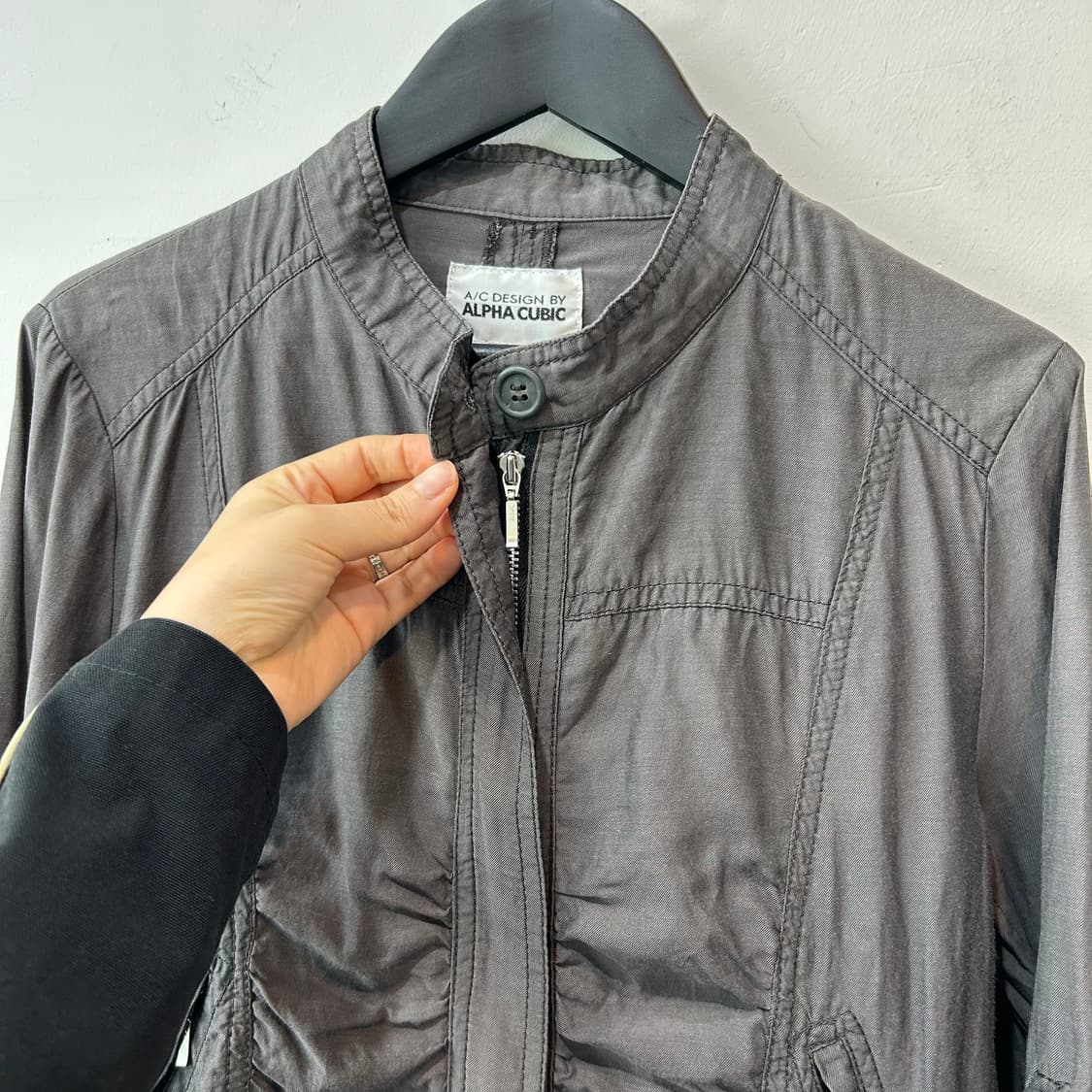챠콜 셔링 자켓 상품이미지3