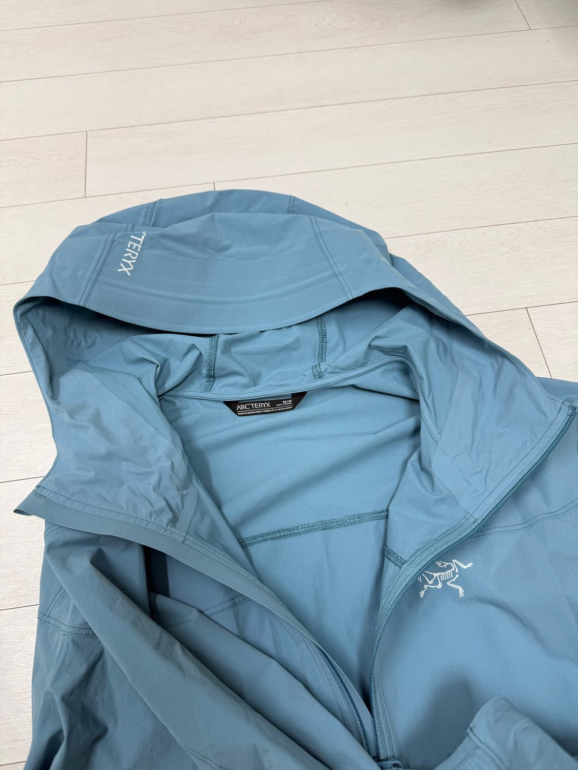 아크테릭스 감마 라이트웨이트 M 사이즈 솔레스 색상  상태 9.9/10  상품이미지3