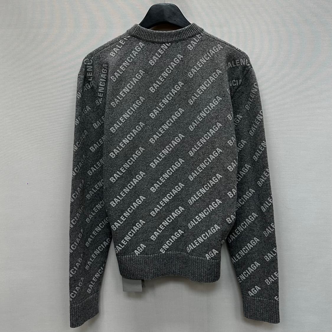 발렌시아가 미니 올 오버 로고 니트 (95)  상품이미지4