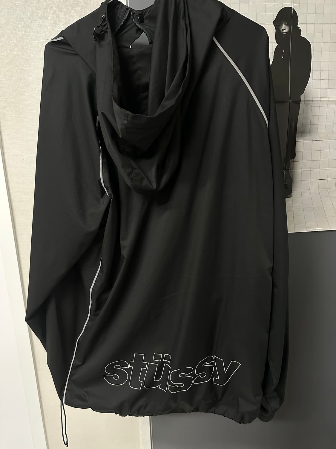 스투시 풀오버 바람막이 자켓 키드밀리 착용 상품이미지3