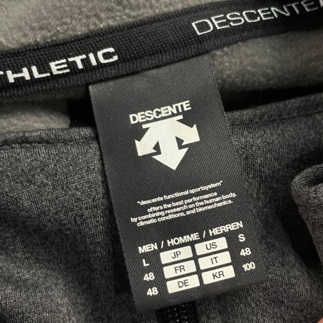 100 데상트 후드집업 상품이미지3