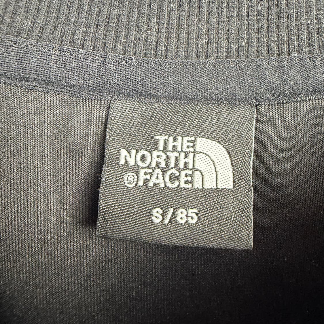 (S) 노스페이스 우먼스 자수로고 크롭 맨투맨 블랙 상품이미지3