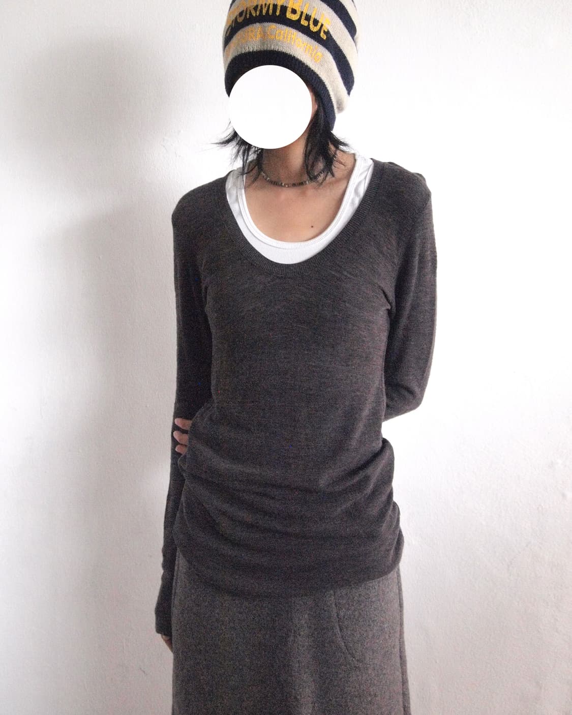 트랜짓 울 레이온 믹스 딥 넥 니트 상품이미지1