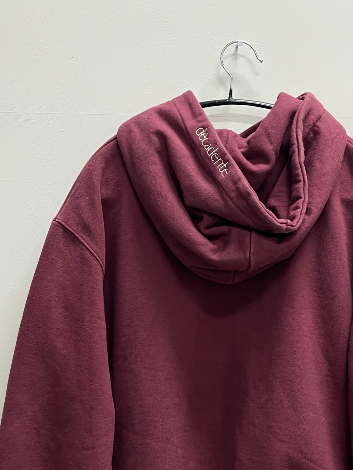 (M) 디케던트 자수로고 후드 티 버건디 상품이미지6