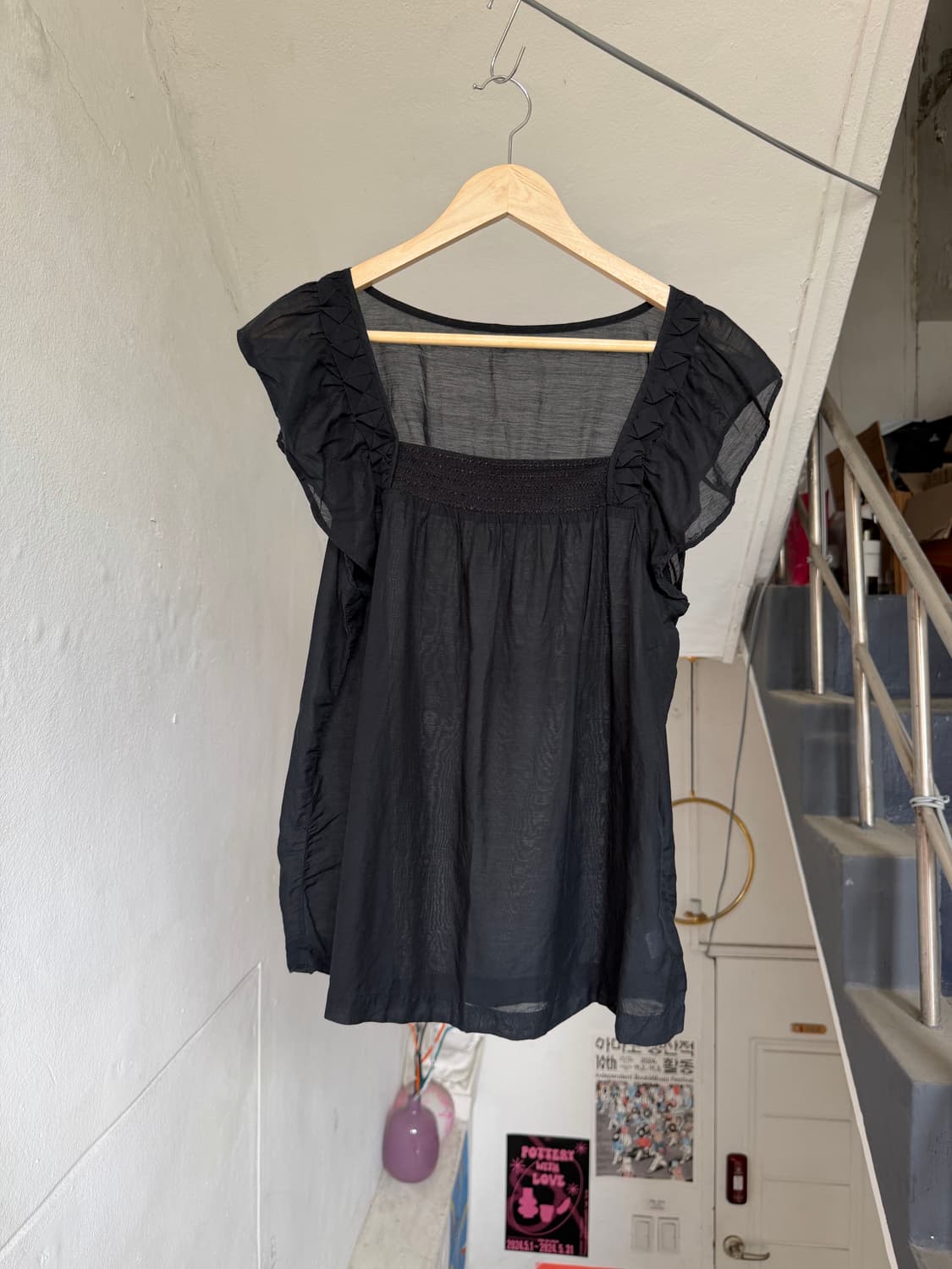 거즈코튼 프릴 시스루 스퀘어넥 블라우스 상품이미지1