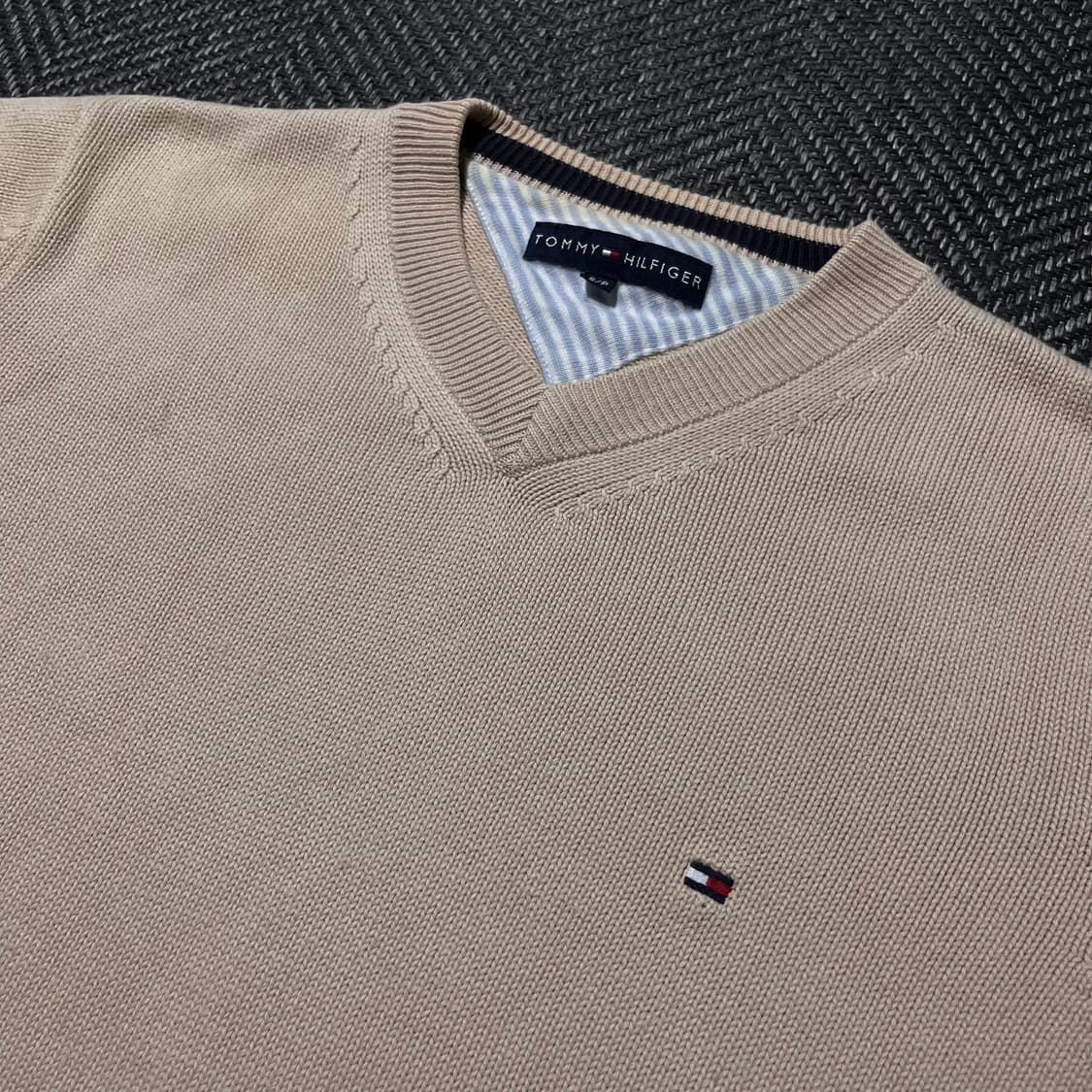 TOMMY HILFIGER 타미 브이넥 니트 상품이미지3