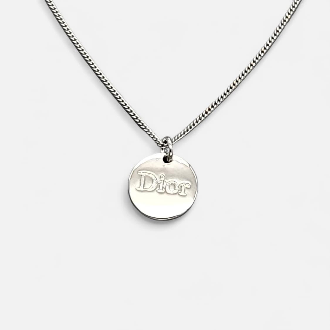 디올 로고 디스크 목걸이 상품이미지3