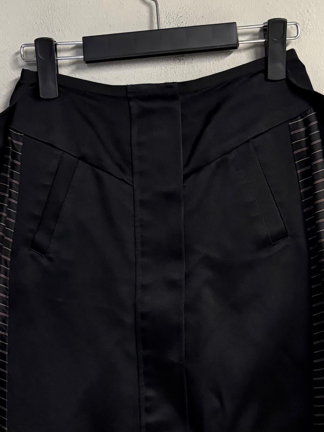 SACAI silk stripe skirt black  상품이미지3