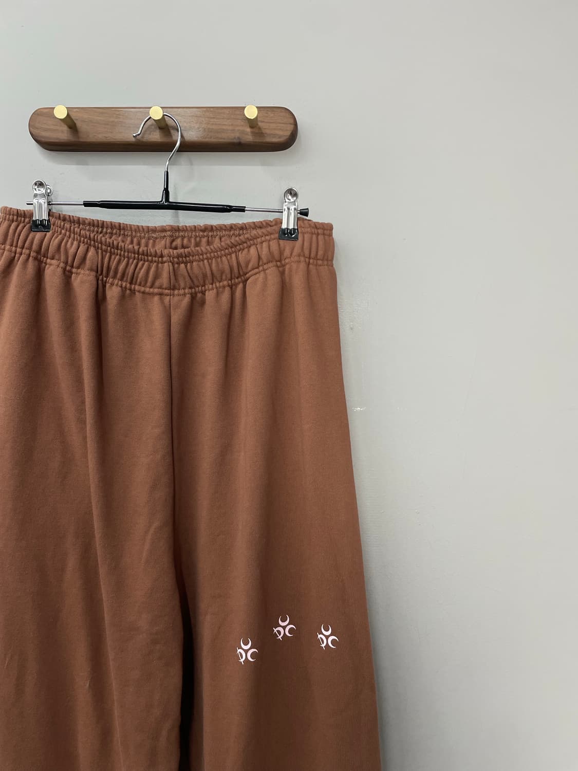 디오스피스 로고 브라운 스웻 팬츠 H1280 상품이미지4