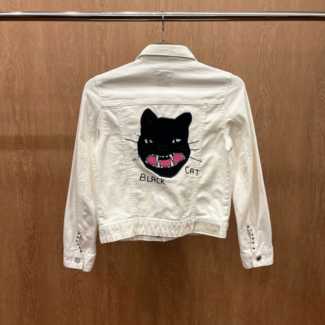 쟈딕 앤 볼테르 데님 자켓 백 애니멀 자수 커프 스터드 디테일 화이트 상품이미지3