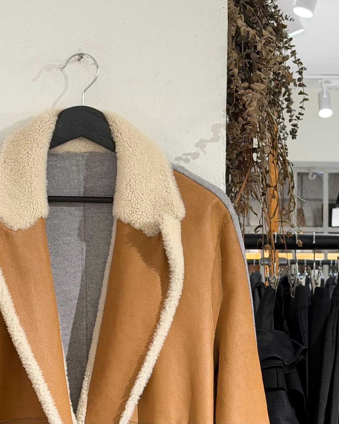 분더샵 브라운 그레이 리버서블 시어링 롱 코트 상품이미지4