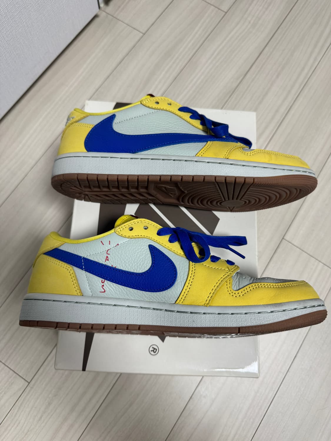 트레비스스캇 조던1 로우 카나리 상품이미지3