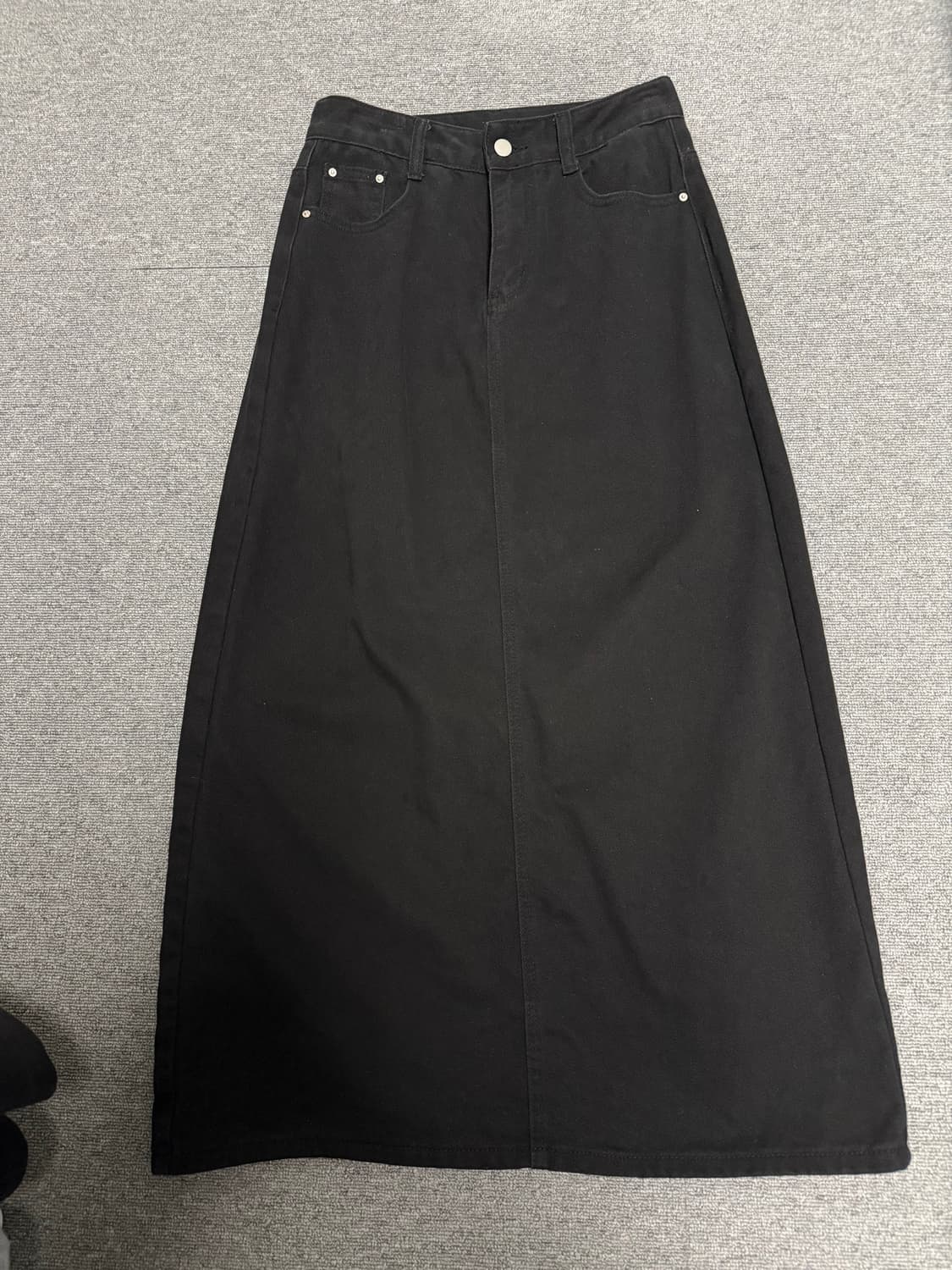 새상품 에이블리 A핏 뒷트임 롱스커트 블랙M 상품이미지2