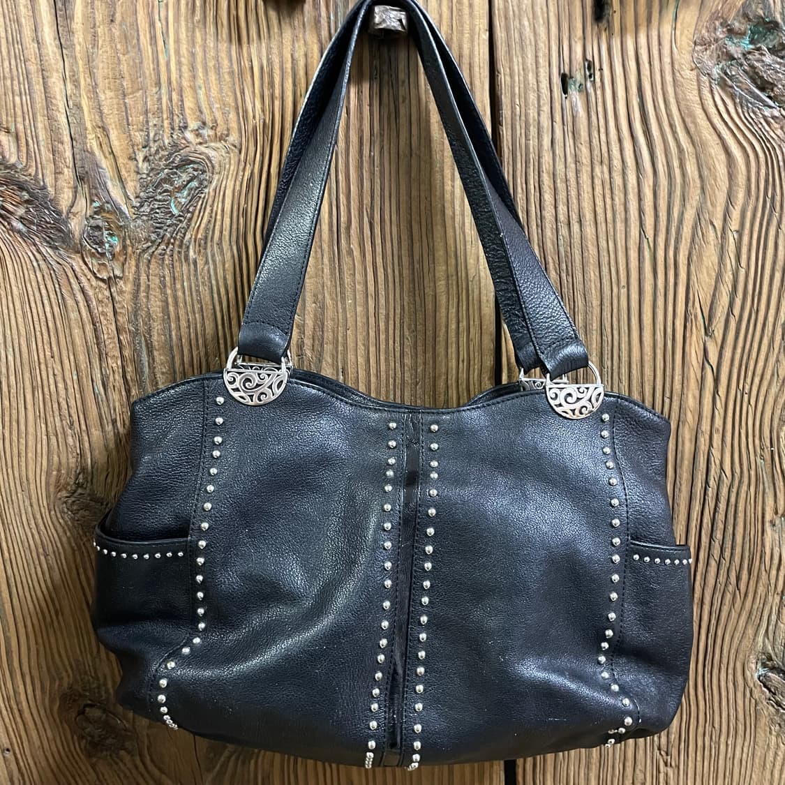 Brighton 블랙 가죽 스터드 숄더백 상품이미지5