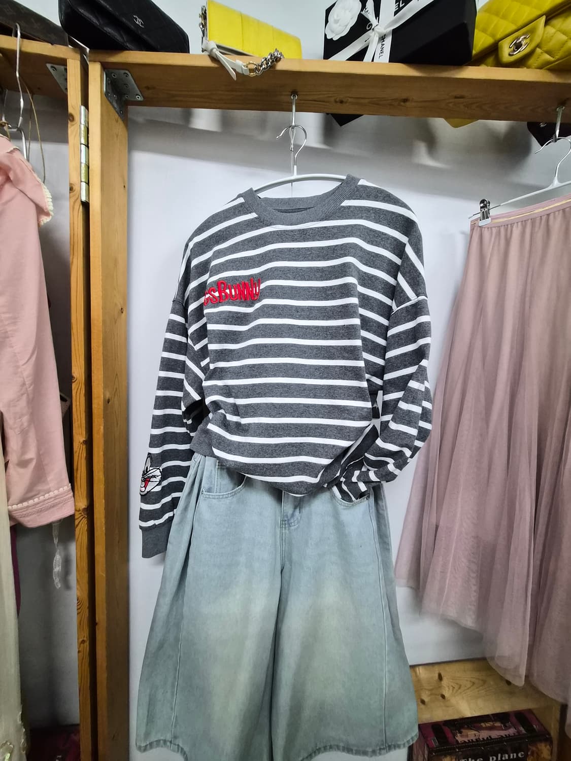 벅스바니  스트라이프 맨투맨 상품이미지2