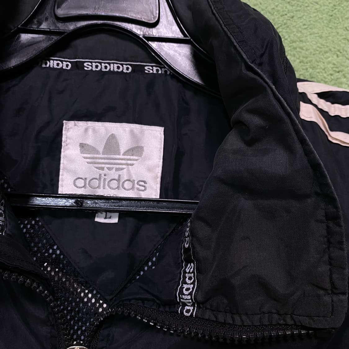 아디다스 후면 삼각 빅로고 올드스쿨 블랙 윈드브레이커 상품이미지6