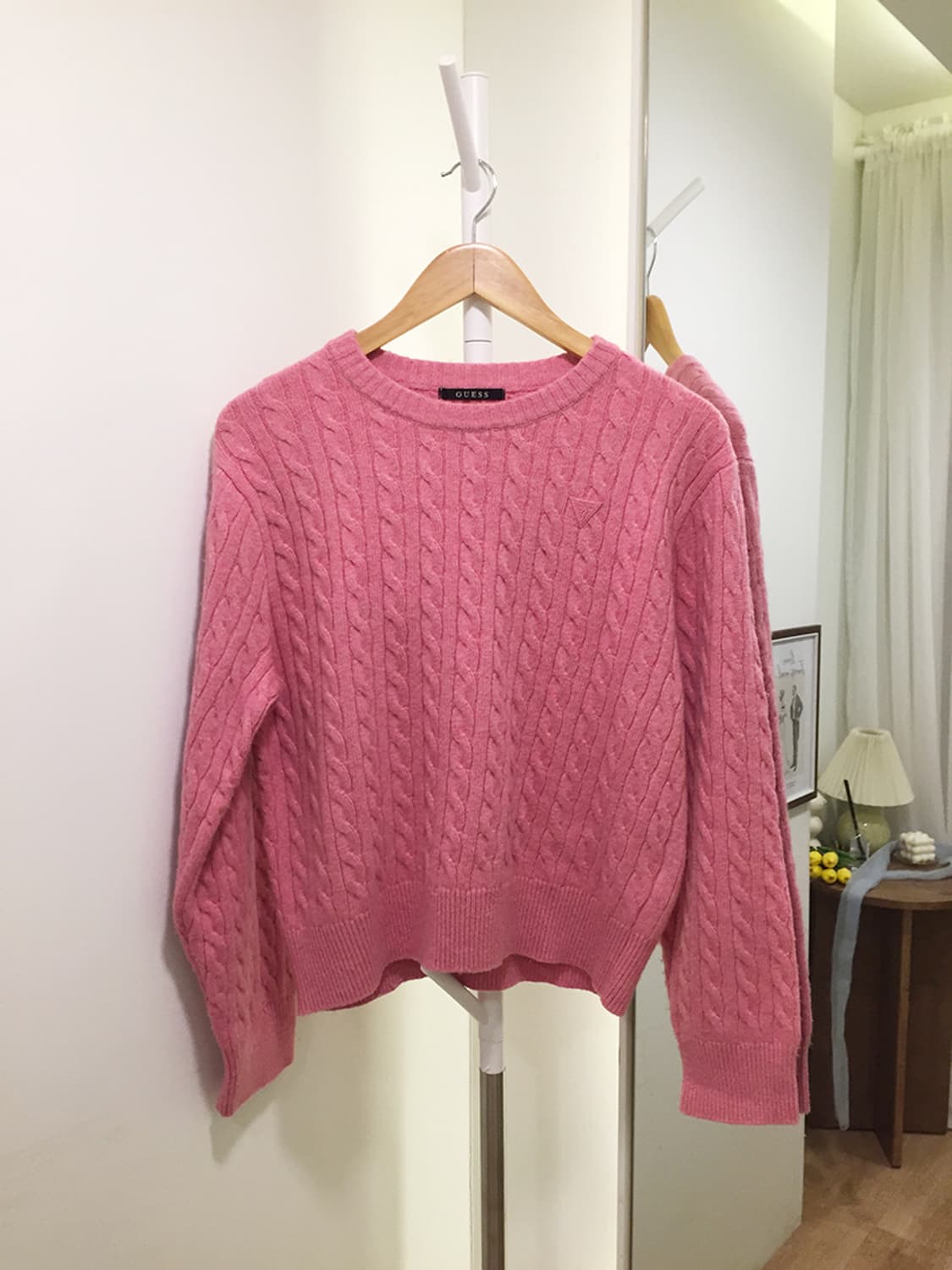 여성 게스 꽈배기 라운드니트 100  상품이미지4