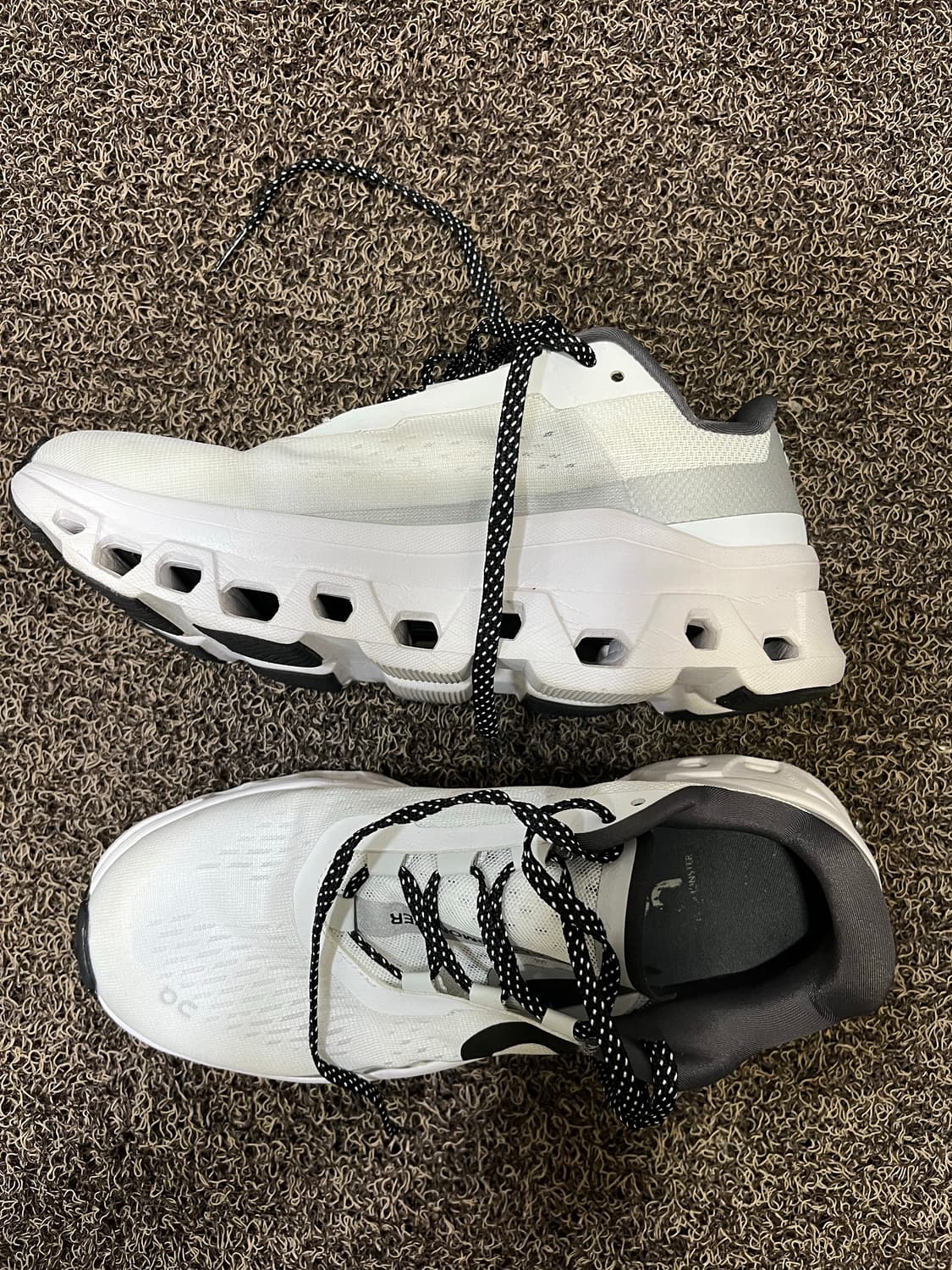 On 클라우드몬스터 / Cloudmonster White-Black 상품이미지3