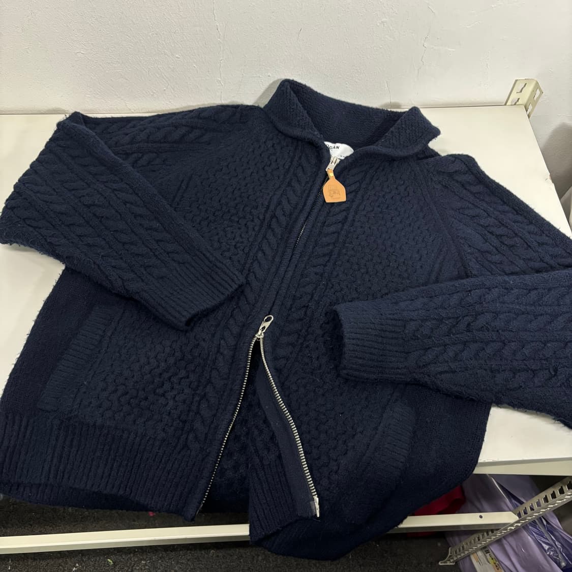 L LOGAN 다크네이비 꽈배기 카라 니트집업 상품이미지1