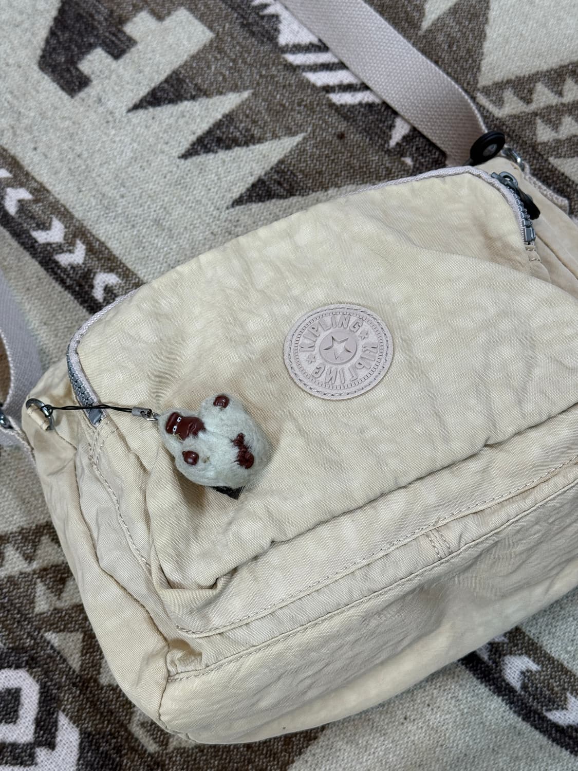 키플링 아이보리 크로스백 상품이미지5