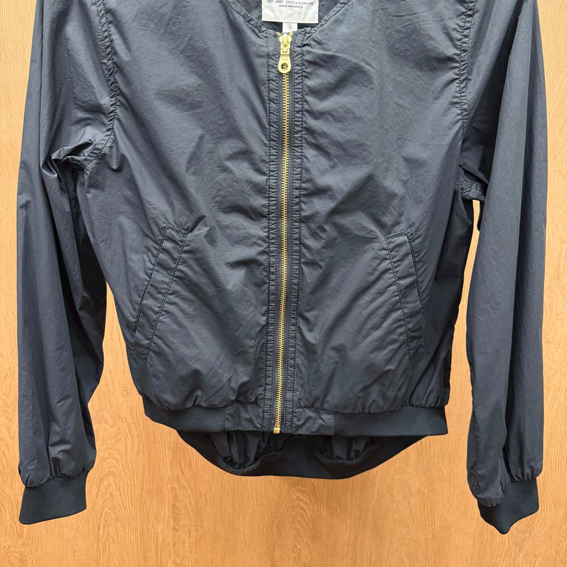 니코앤드 집업 자켓 노카라 소매 립 배색 디테일 레귤러핏 블랙 상품이미지5