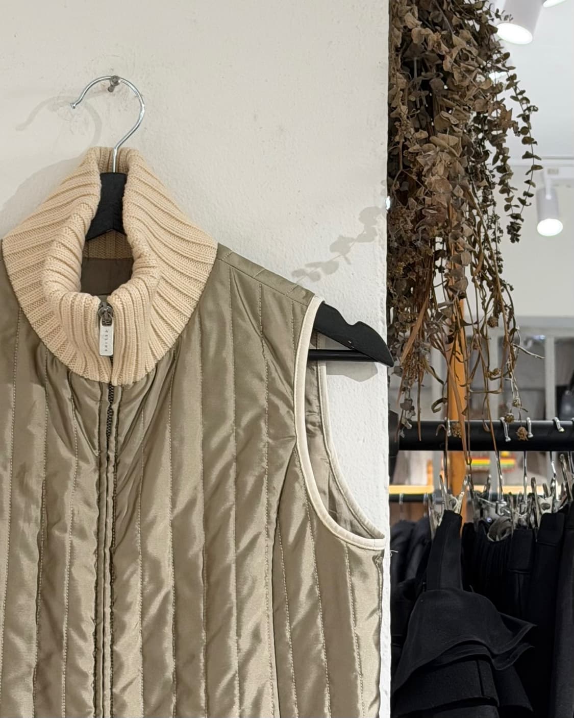 셀린느 카키 퀼팅 립니트 하이넥 베스트 자켓 상품이미지3