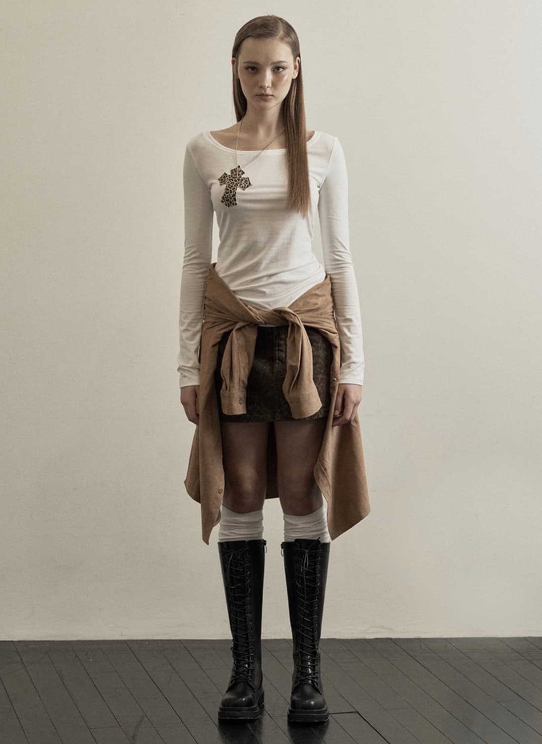 일리오 white leopard cross necklace top 상품이미지1