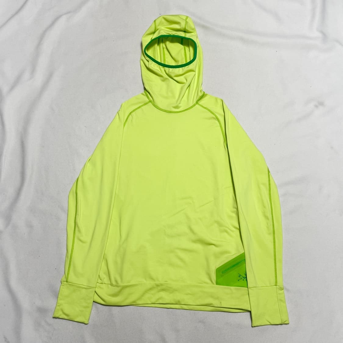아크테릭스 형광 테크 후드티 상품이미지2
