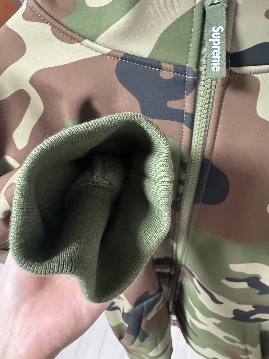 슈프림 윈드스토퍼 집업 후드 스웨트셔츠 우드랜드 카모 - 23FW 상품이미지3