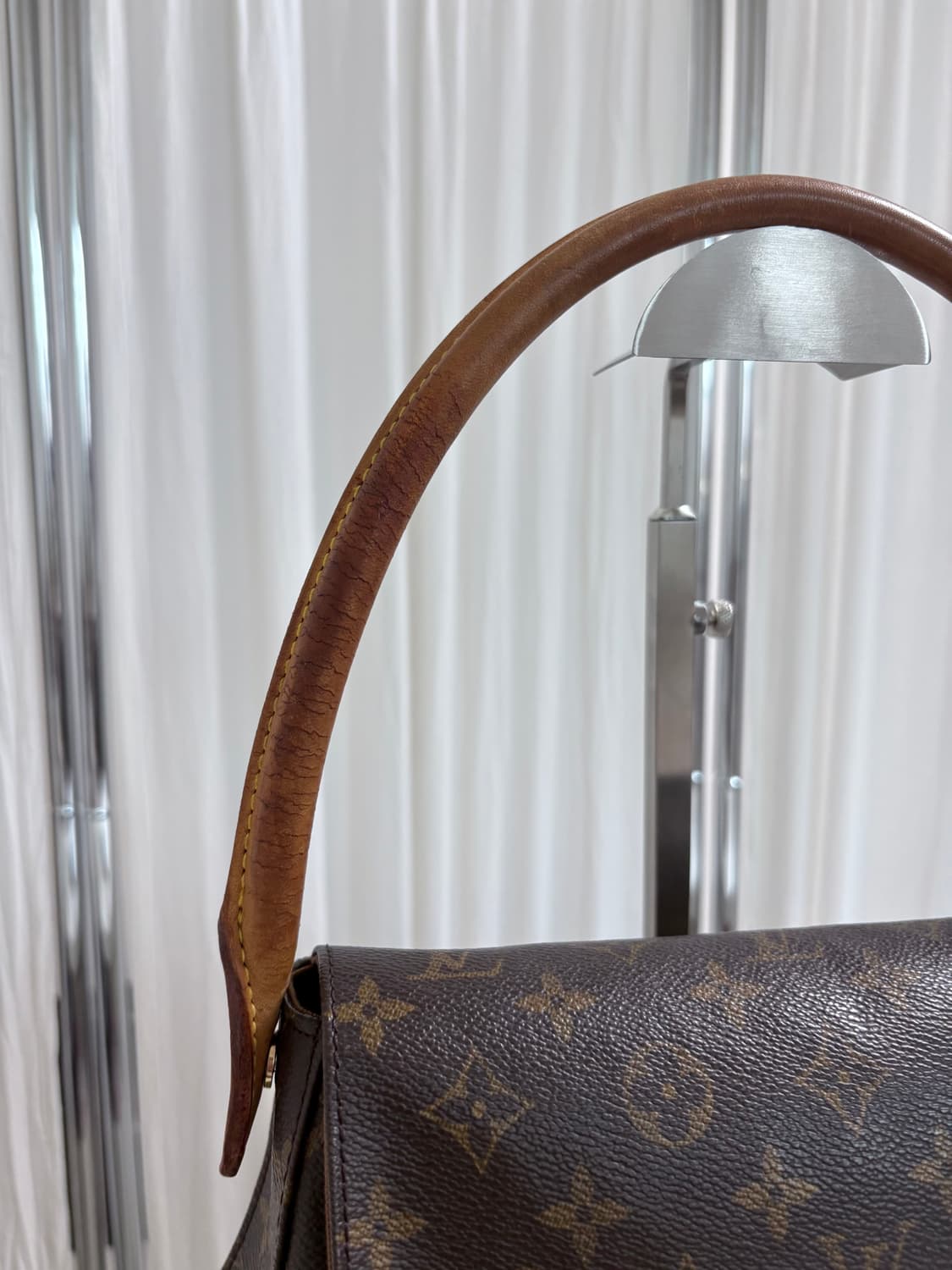 루이비통 루핑 숄더백 상품이미지5