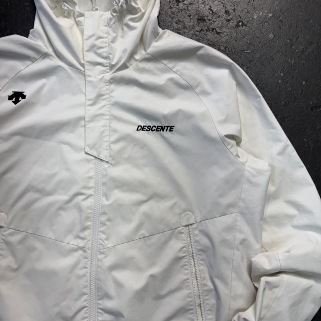 100 데상트 바람막이  상품이미지2