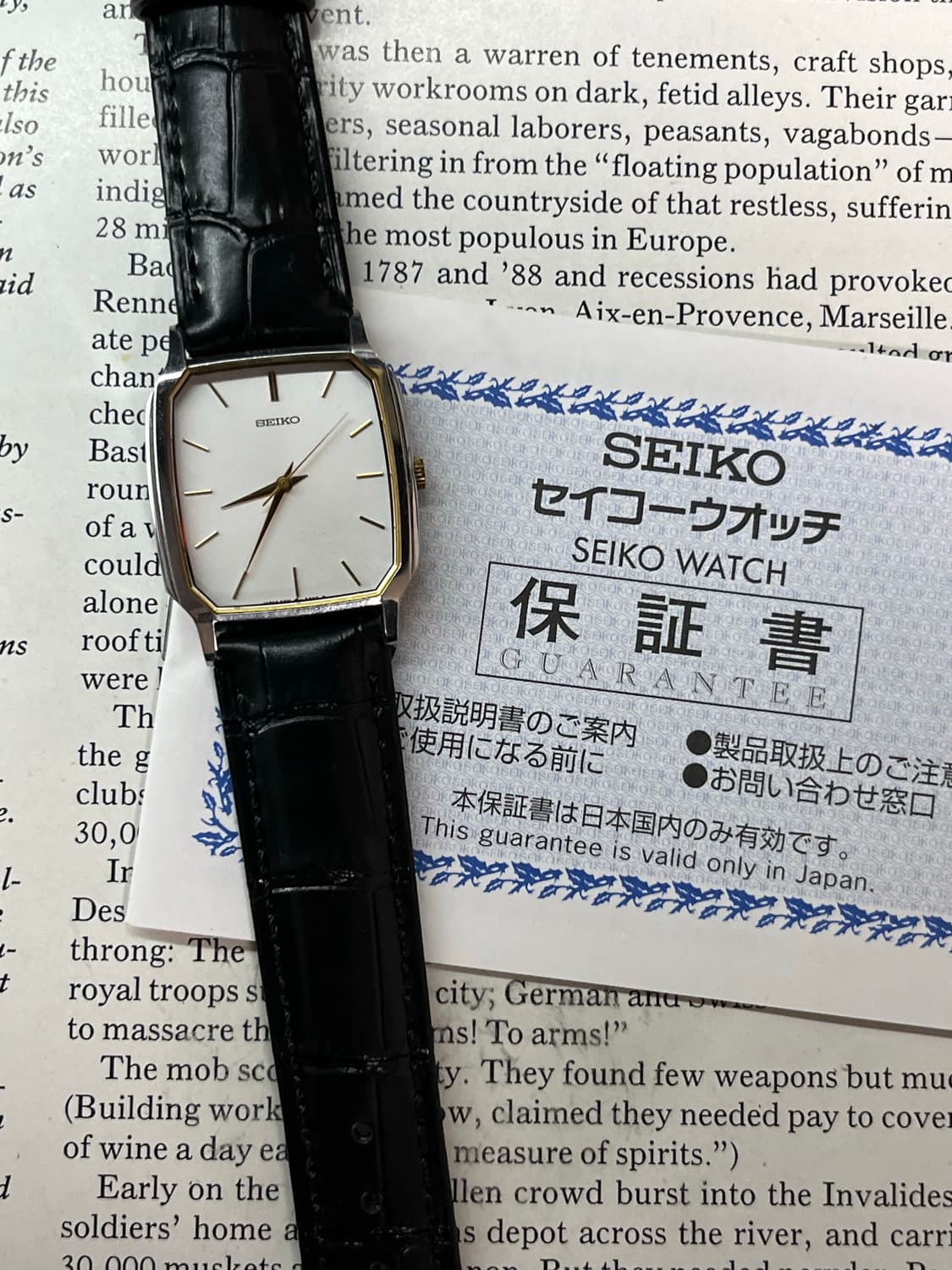Vintage Seiko Quartz Tank Watch 상품이미지3