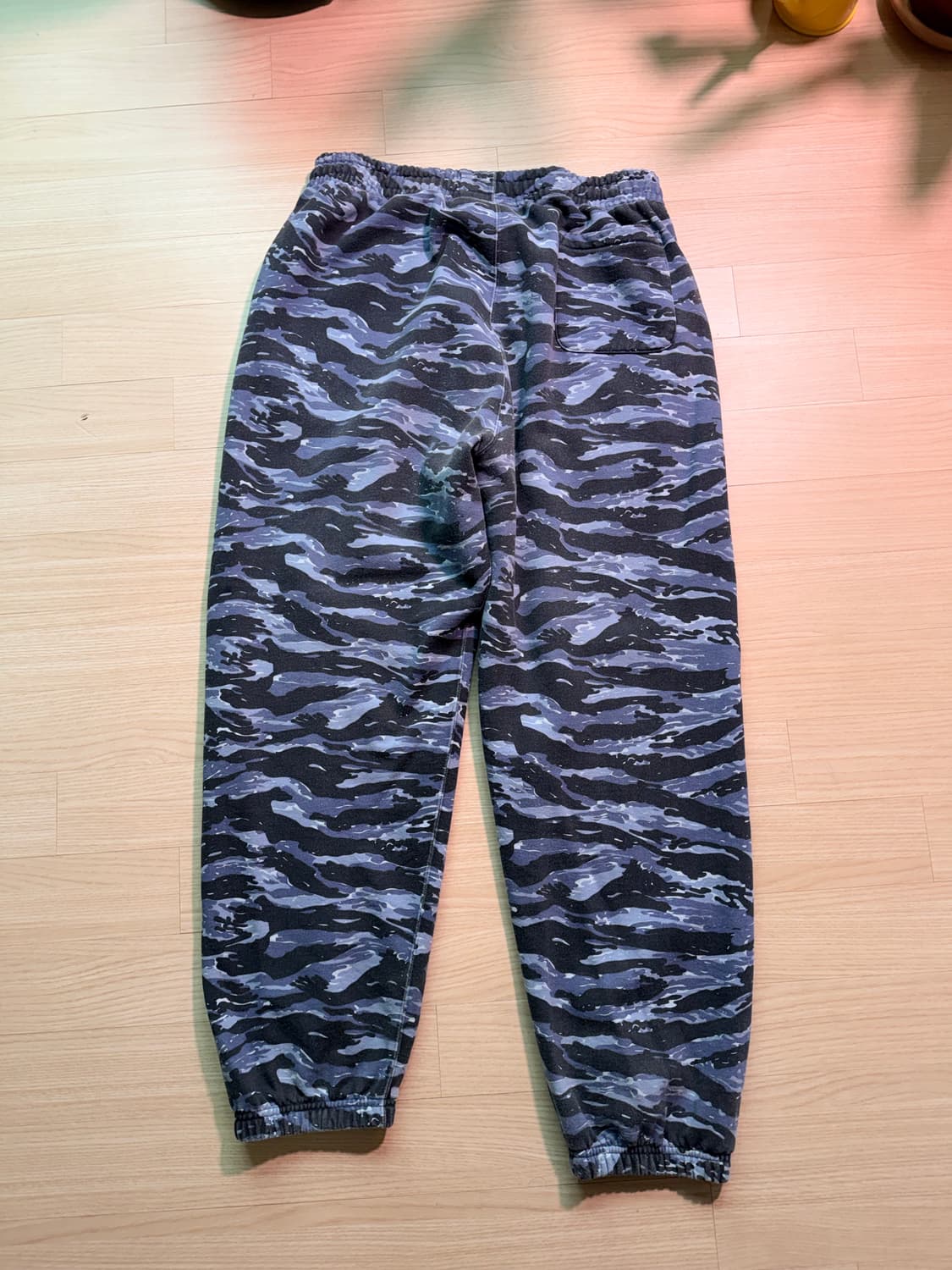 슈프림 스몰 박스 스웨트팬츠 블루 타이거 카모 - 24FW 상품이미지8