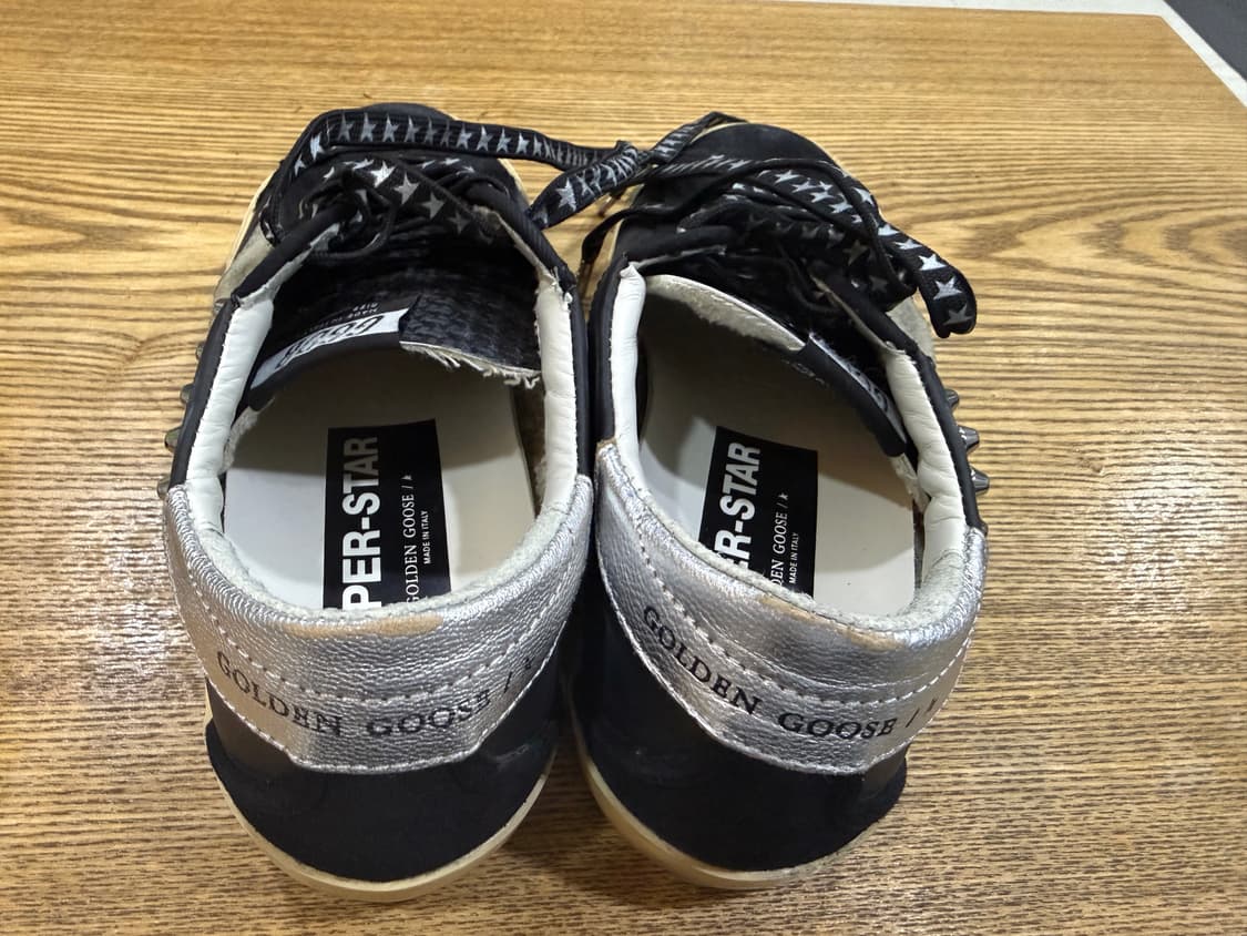 골든구스 슈퍼스타 블랙 스터드 스니커즈 240(36) 상품이미지4