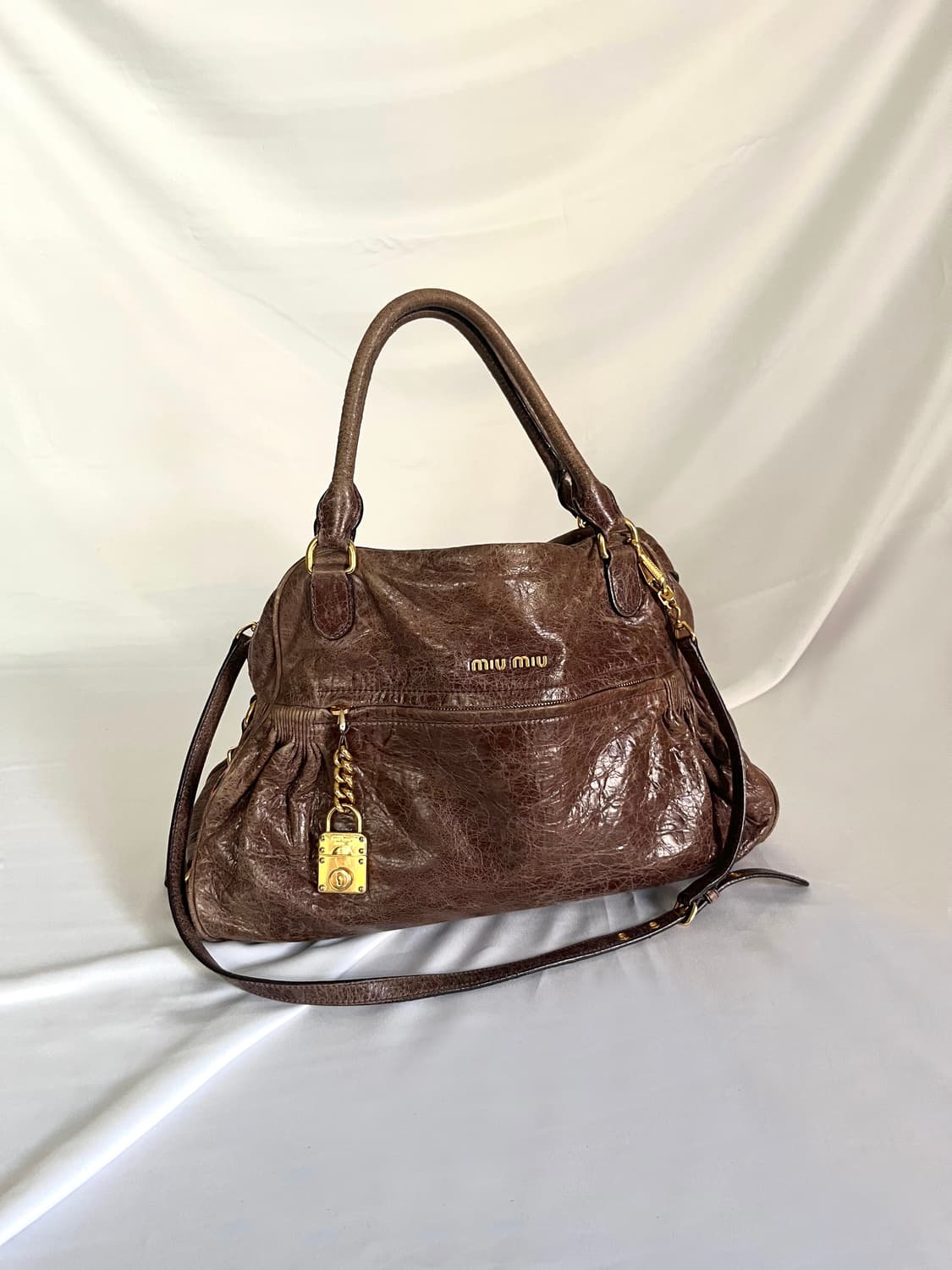 미우미우 2-way 레더 모터백 상품이미지1