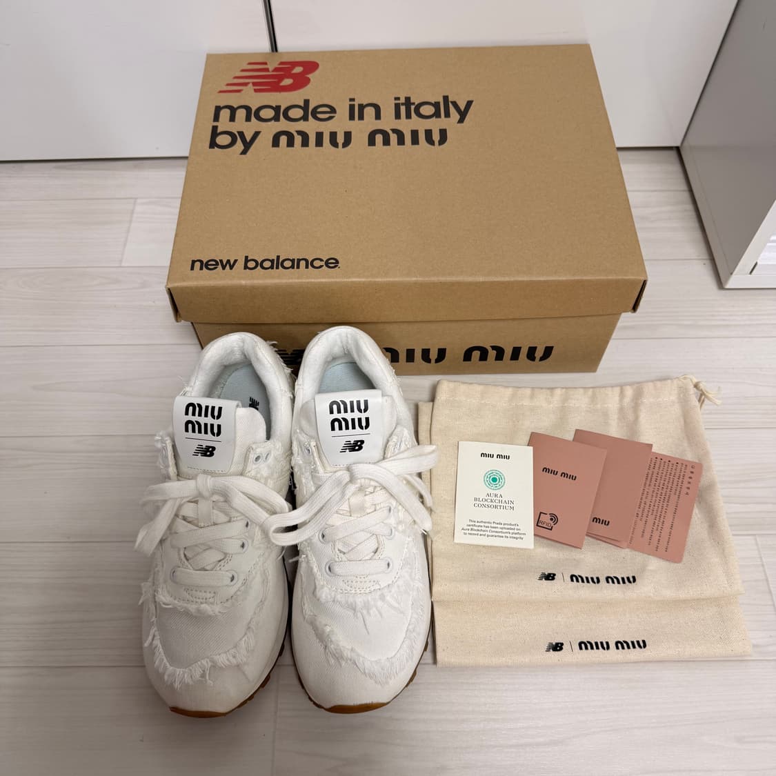 [37] 미우미우 뉴발란스 574 화이트 상품이미지1