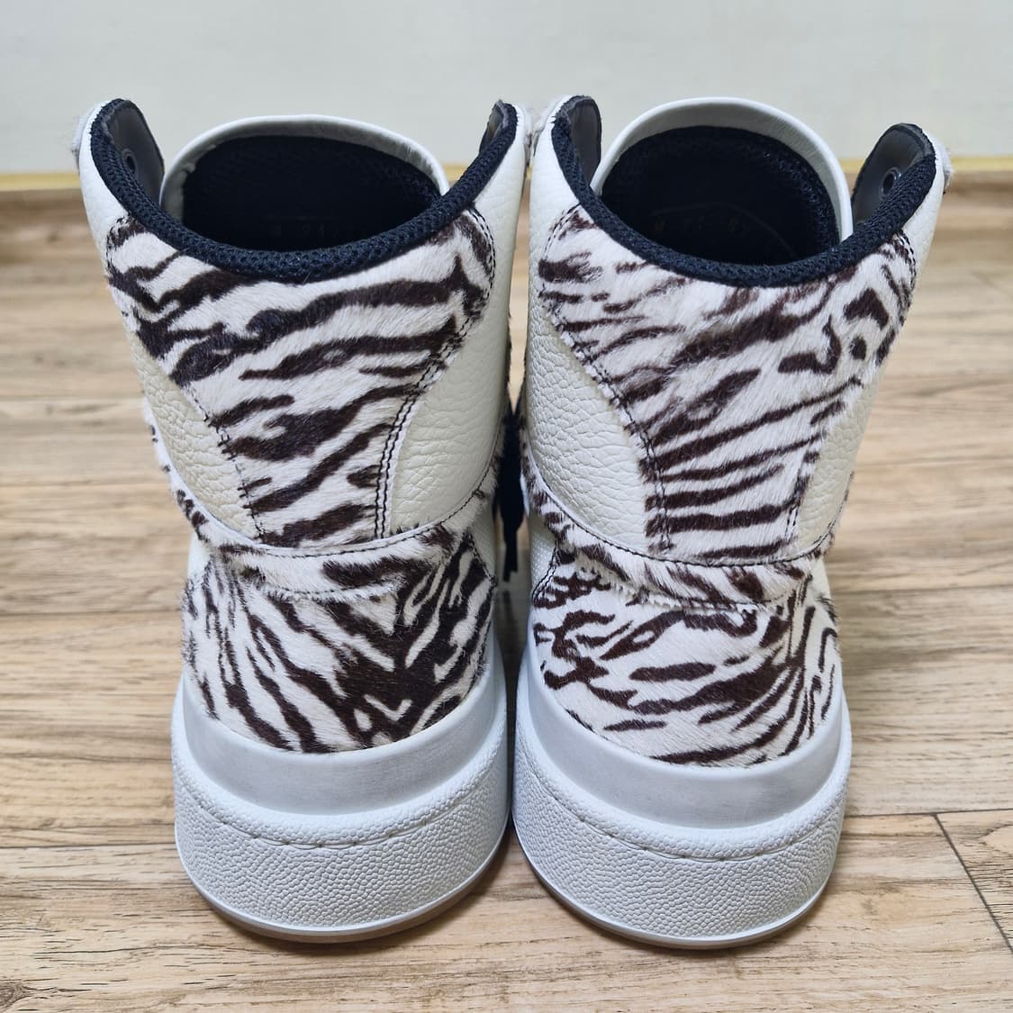 [46] SLP 생로랑 SL/24 송치가죽 지브라 하이탑 스니커즈 상품이미지3