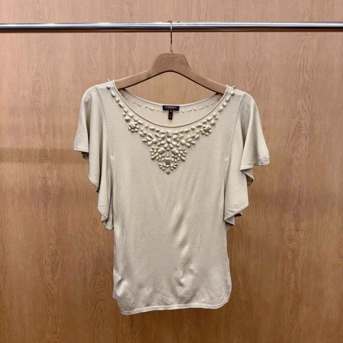 에스카다 비즈 장식 라운드넥 반팔 니트 플라워 패턴 디테일 베이지 상품이미지2