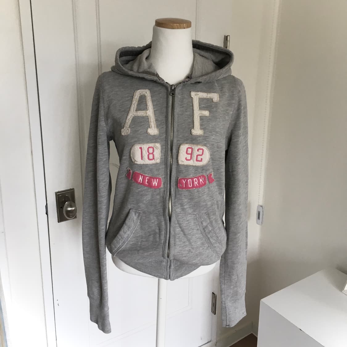 아베크롬비 y2k 빅로고 후드집업 그레이 상품이미지1