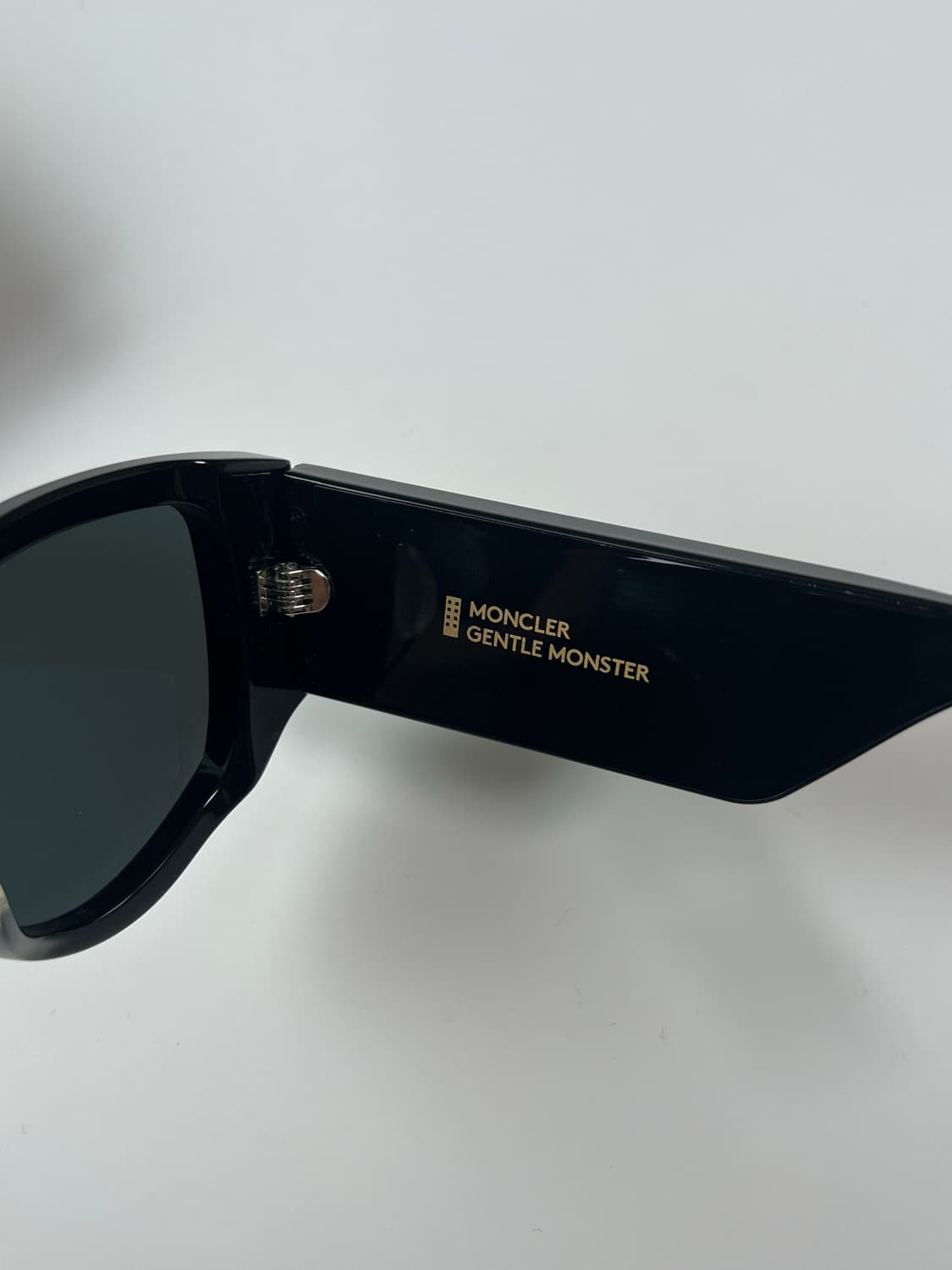 젠틀몬스터 Moncler LCD 스와이프 선글라스 상품이미지3