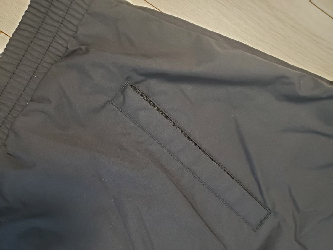 새상품급)뉴발란스 컬러블록 웜업 우븐 바람막이 자켓 사이즈95(m)

스 상품이미지8