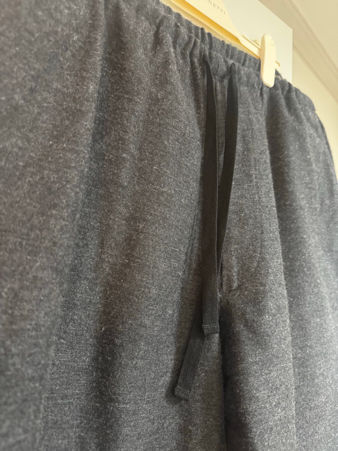 코모리 23AW 캐시미어 실크 드로우스트링 팬츠 3사이즈 팝니다 상품이미지2