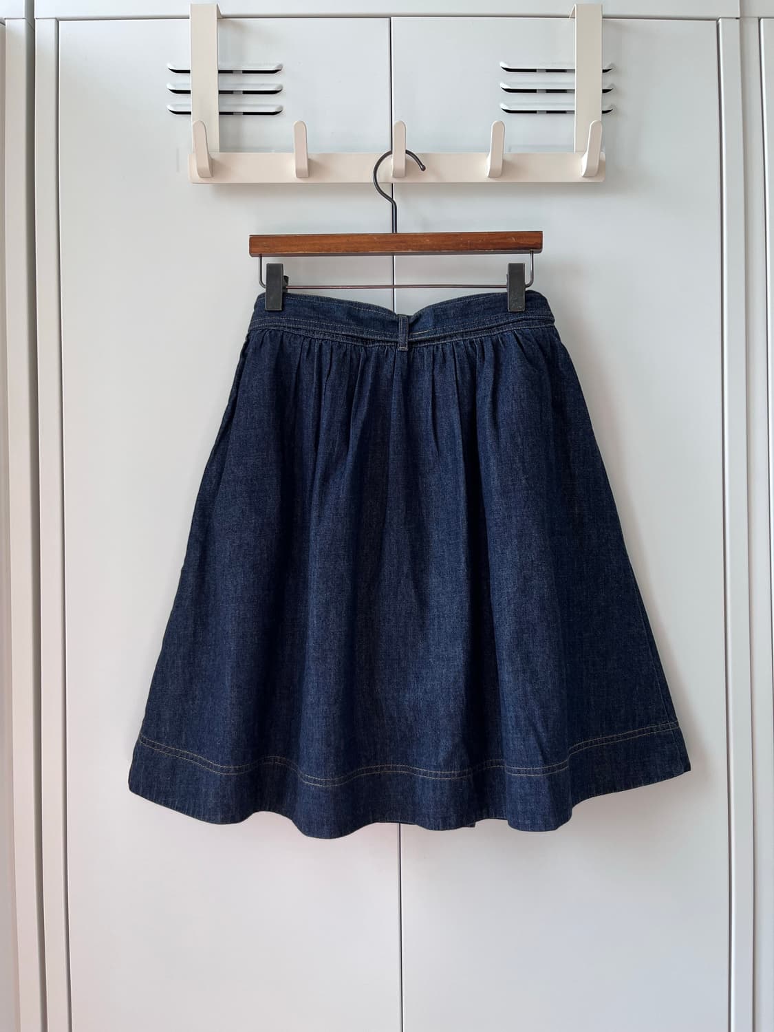 Blue Label 금장 단추 플레어 데님 스커트 상품이미지8